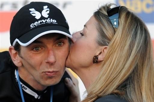 Xavier Tondo (Cerv&eacute;lo Test Team) receives his kisses for winning the stage in Paris-Nice