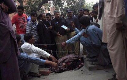 Pakistani father arrested for publicly stoning pregnant daughter to death
