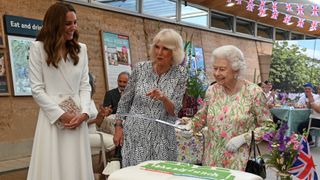 Queen Elizabeth II cutting a cake to celebrate the Big Lunch Initiative