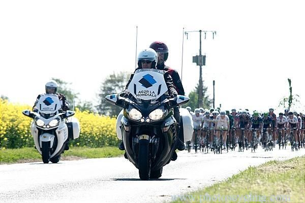 The peloton enjoyed warm sunshine on the race's final day