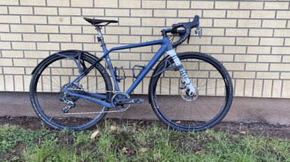 Image shows the Zefal Shield G50 fenders / mudguards mounted on a gravel bike