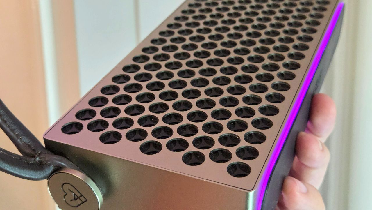 Loewe Neo speaker