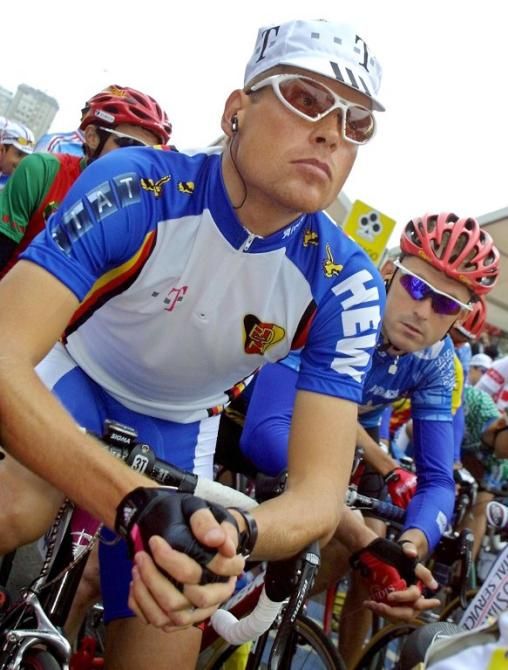 2001 Worlds: Jan Ullrich (German) awaits the start of the men's road race in Lisbon, Portugal