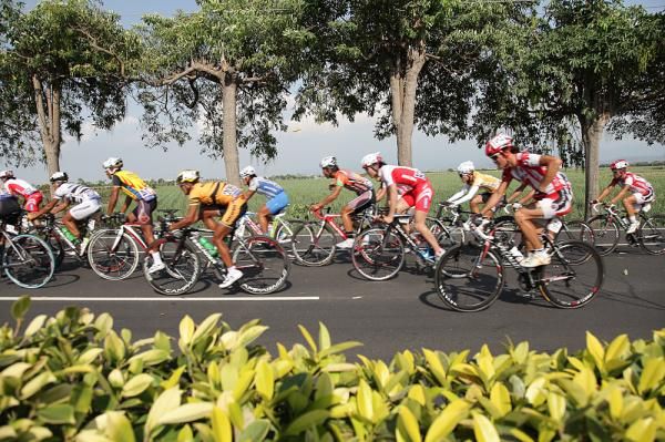 The peloton tackles stage 1 of the Tour de Taiwan