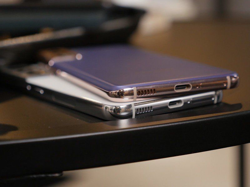 Samsung Galaxy S22 Vs S21 Side Bottom