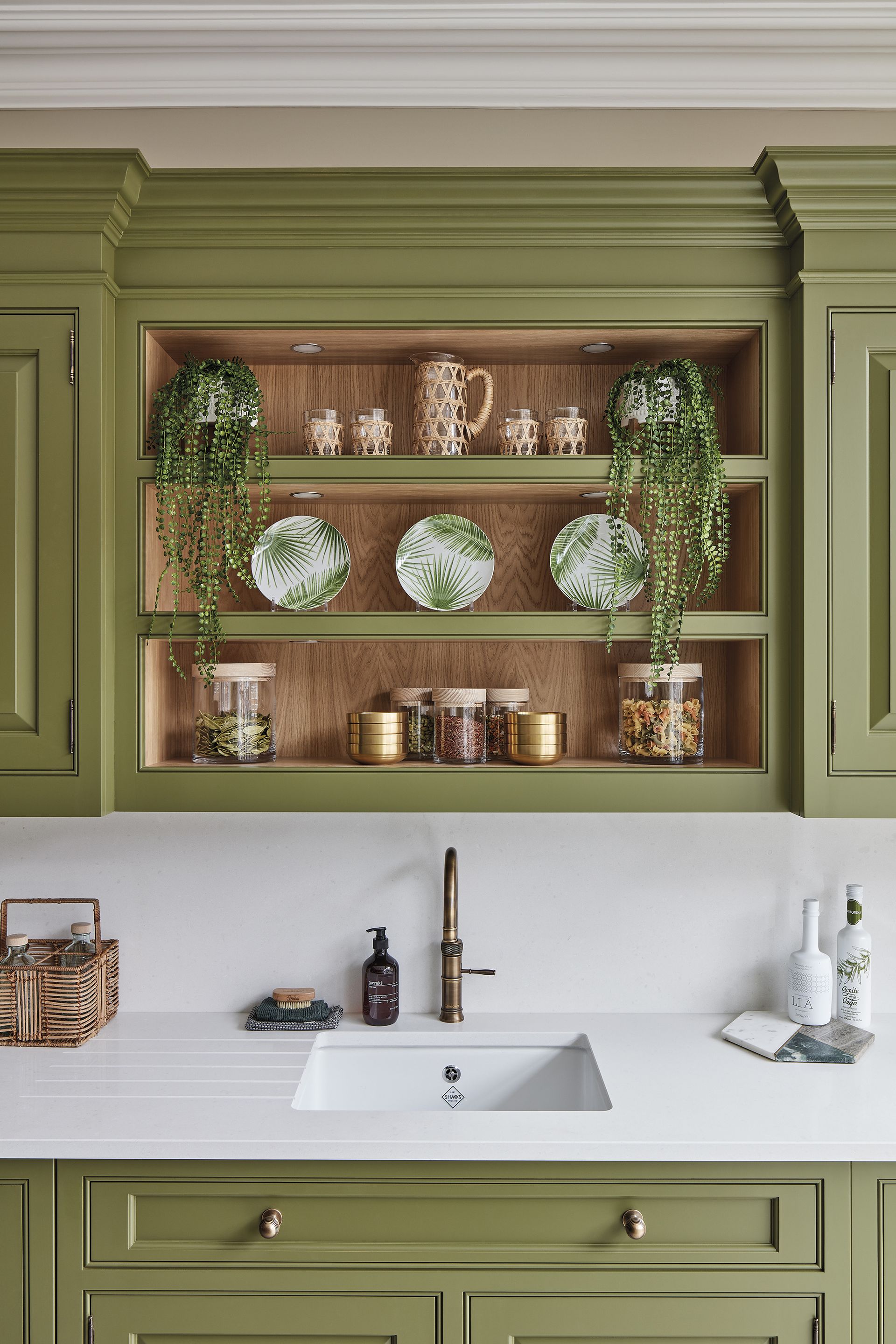 What colors go with green? Experts propose these pairings Homes & Gardens