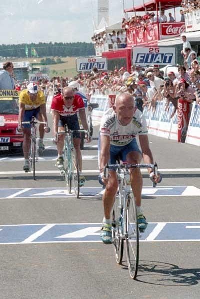 Riis finishes between Marco Pantani and Miguel Indurain