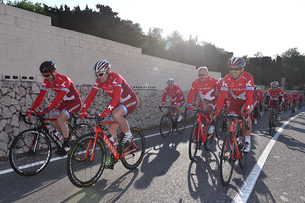The Katusha team management lead the ride