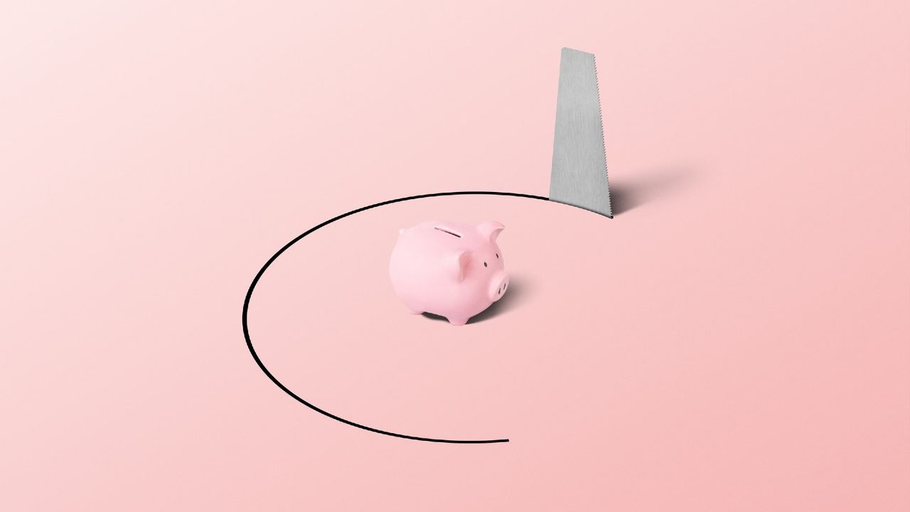 Piggy bank in a volatile position 