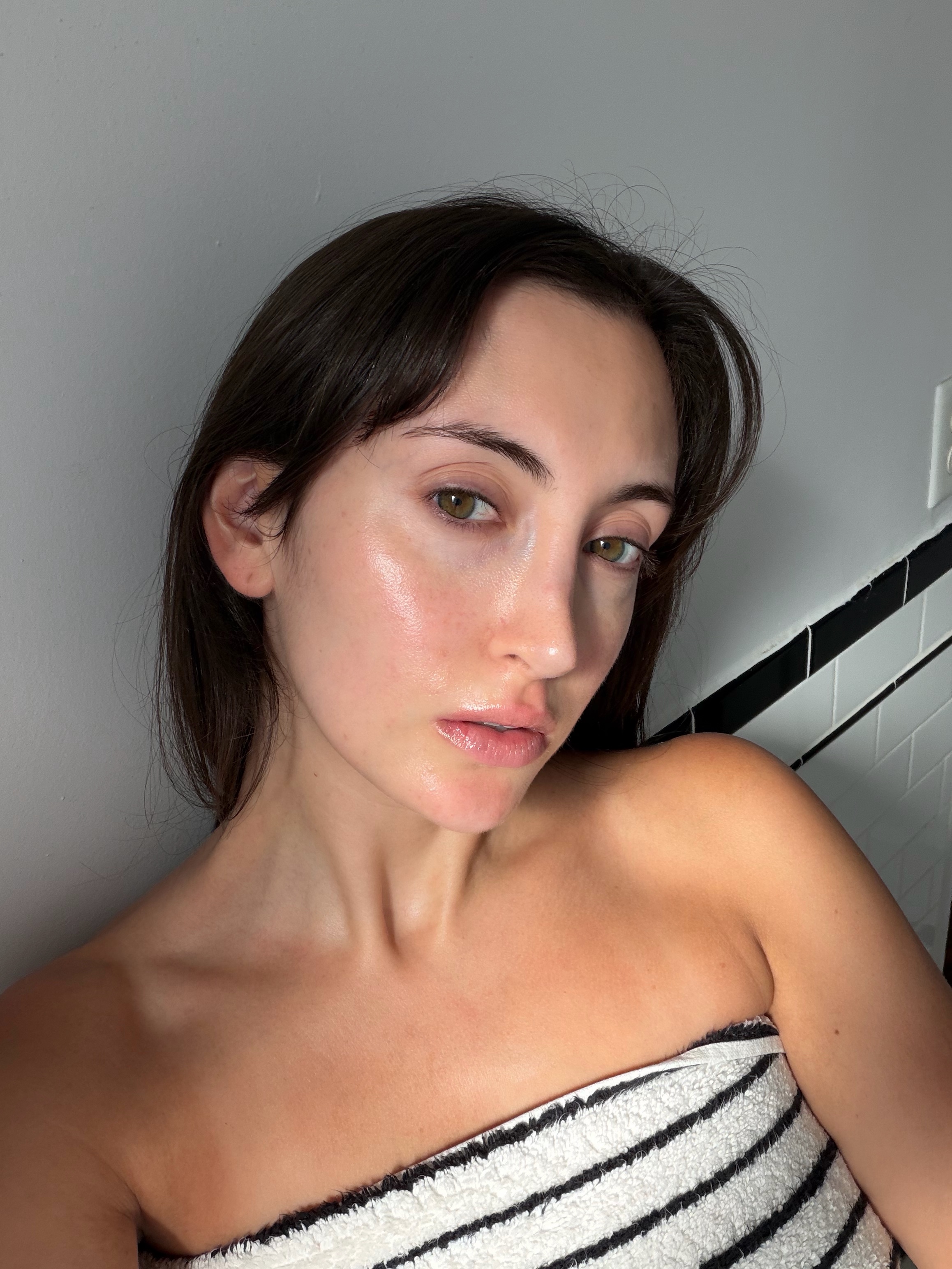 Who What Wear associate beauty editor Alyssa Brascia wearing the Clarins Double Eye Serum after one week.