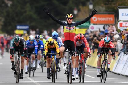 Tim Merlier wins stage 1 of Paris-Nice