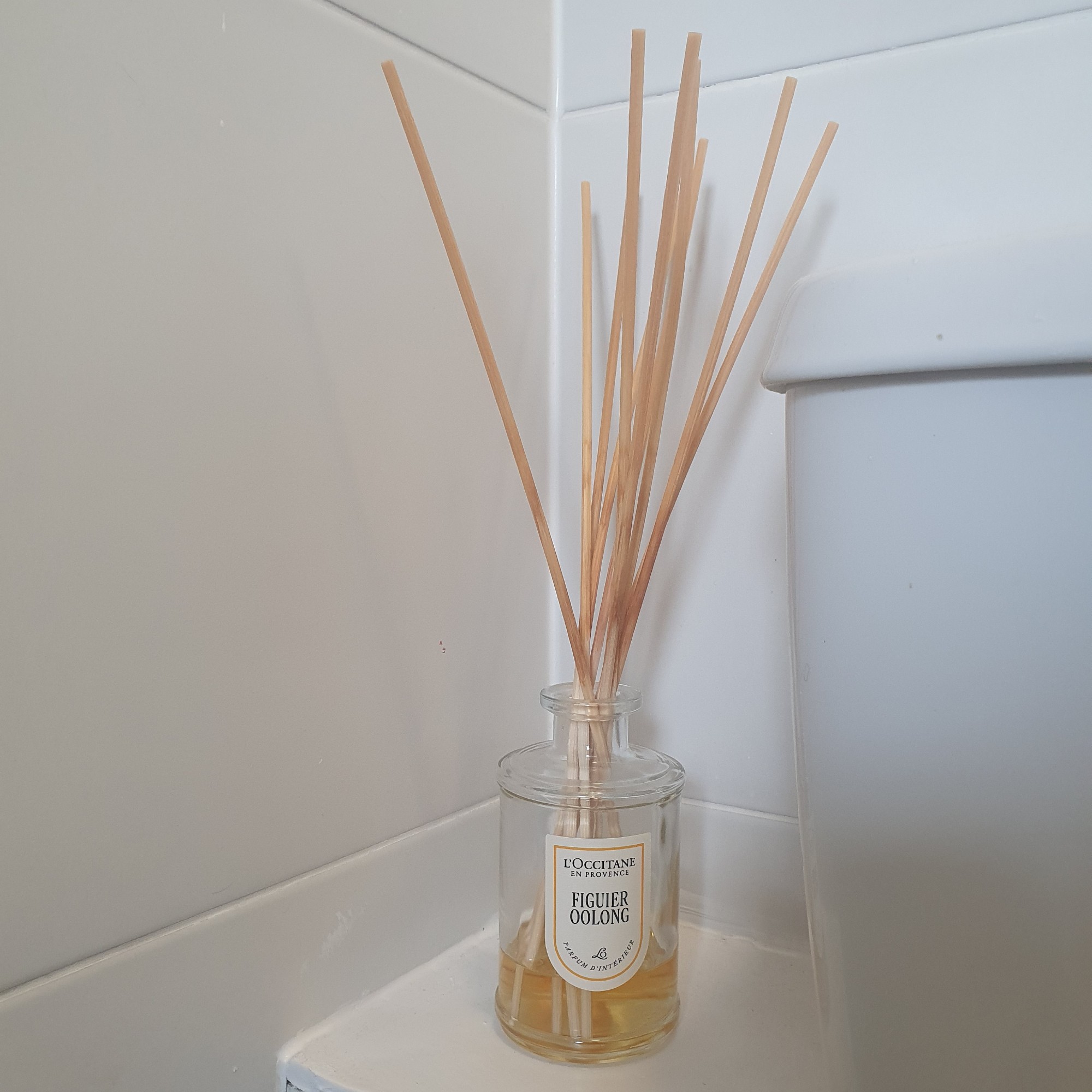 The Figuier Oolong reed diffuser by L'Occitane in Sara Hesikova's bathroom