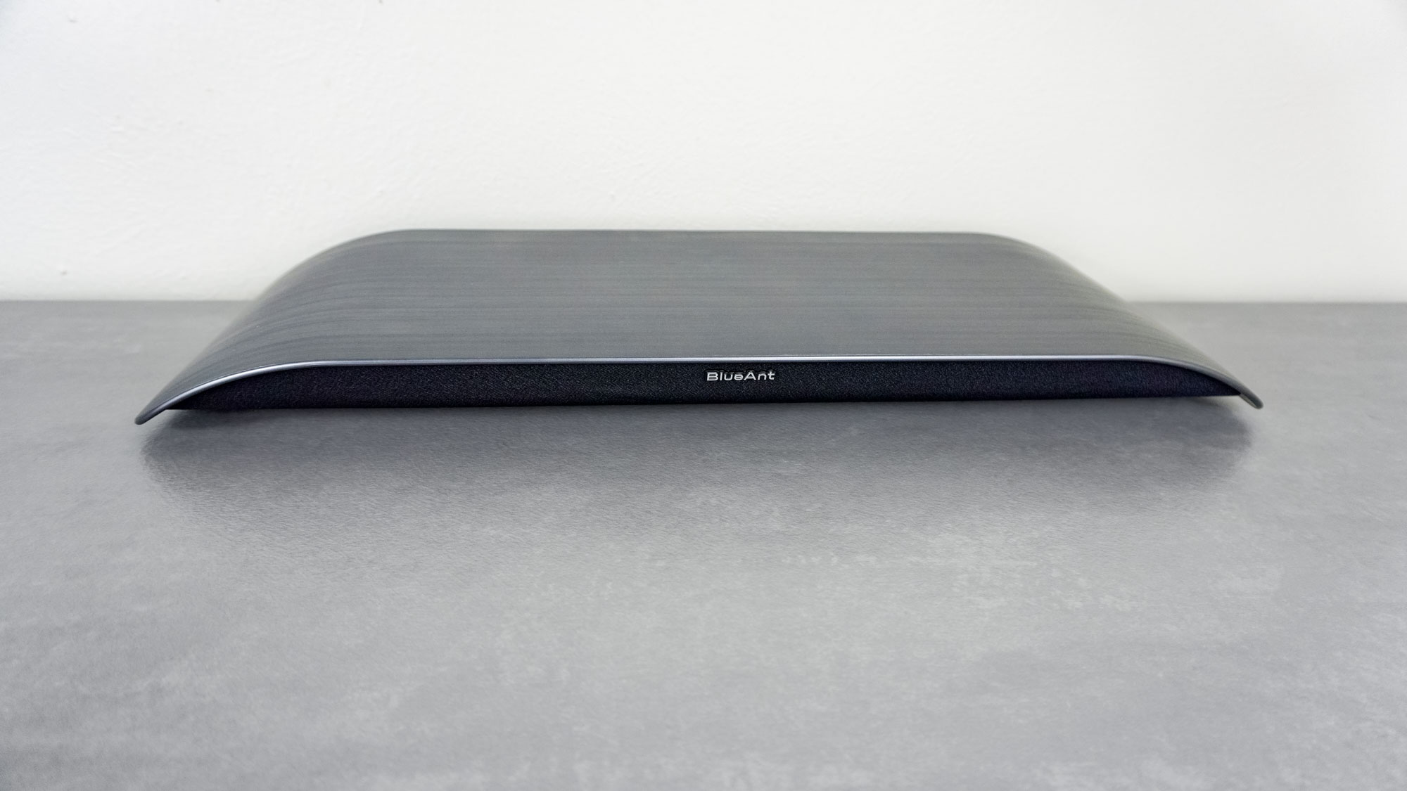 The BlueAnt Soundblade on a desk