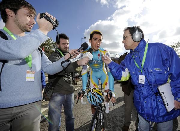 Alberto Contador attracts the press