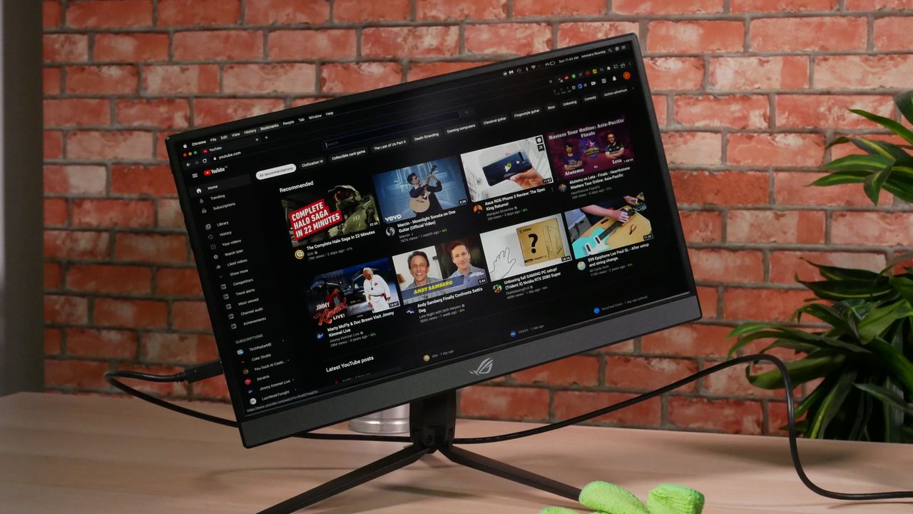 Asus ROG Strix XG17AHPE during our review