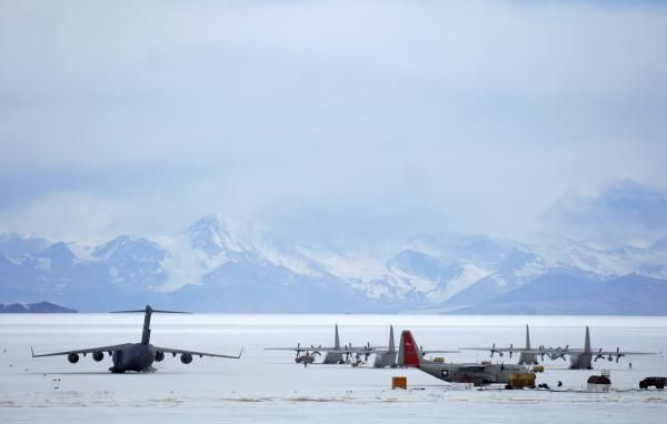 antarctica-runway-111011