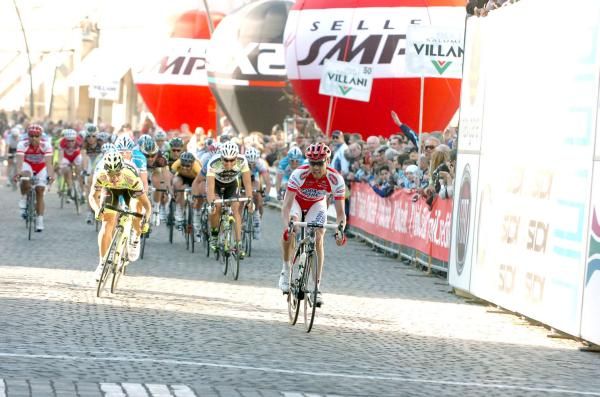 Andrea Guardini (Farnese Vini) is close but Corioni gets it