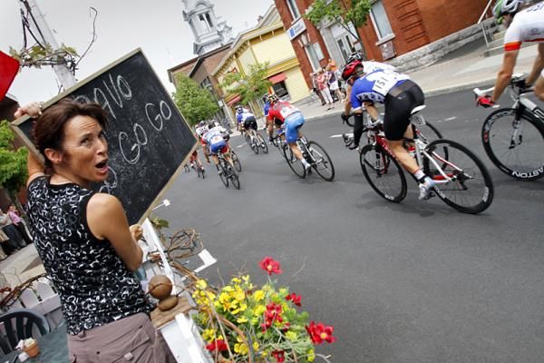 Several "Beaucerons" cheered up the riders as they were racing in downtown Thetford Mines.