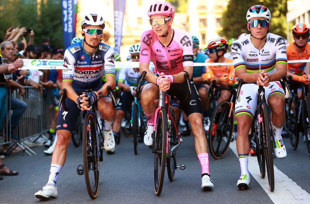 Race images from the 2023 ediition of Cl&aacute;sica san Sebasti&aacute;n