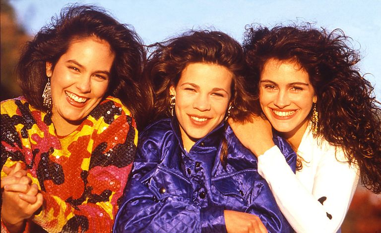 .MYSTIC PIZZA ANNABETH GISH, LILI TAYLOR, JULIA ROBERTS, Netflix 80s movies