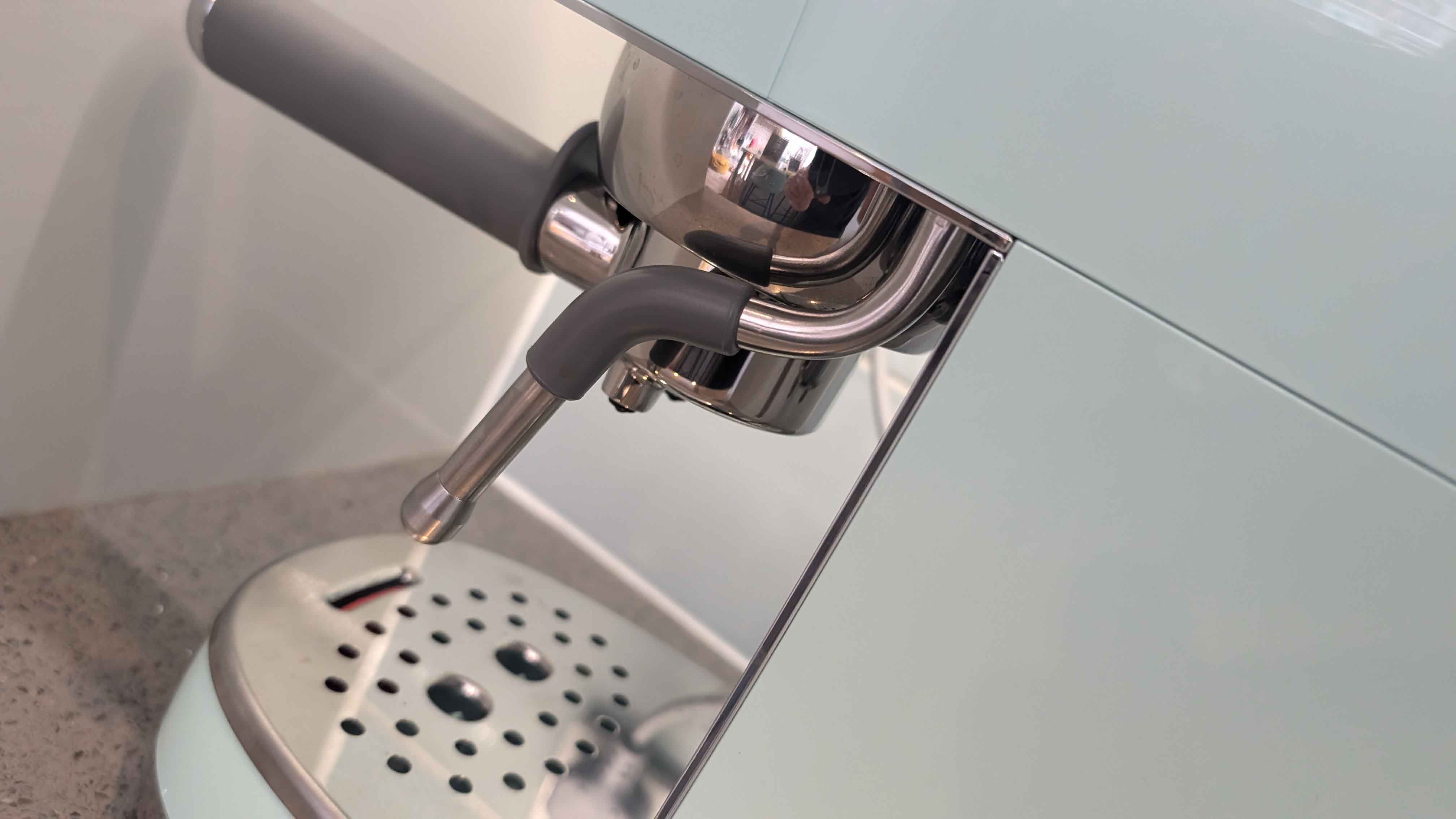 Smeg ECF02 Espresso Machine review