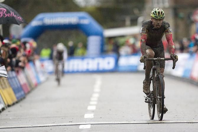 Sven Nys nears the finish.