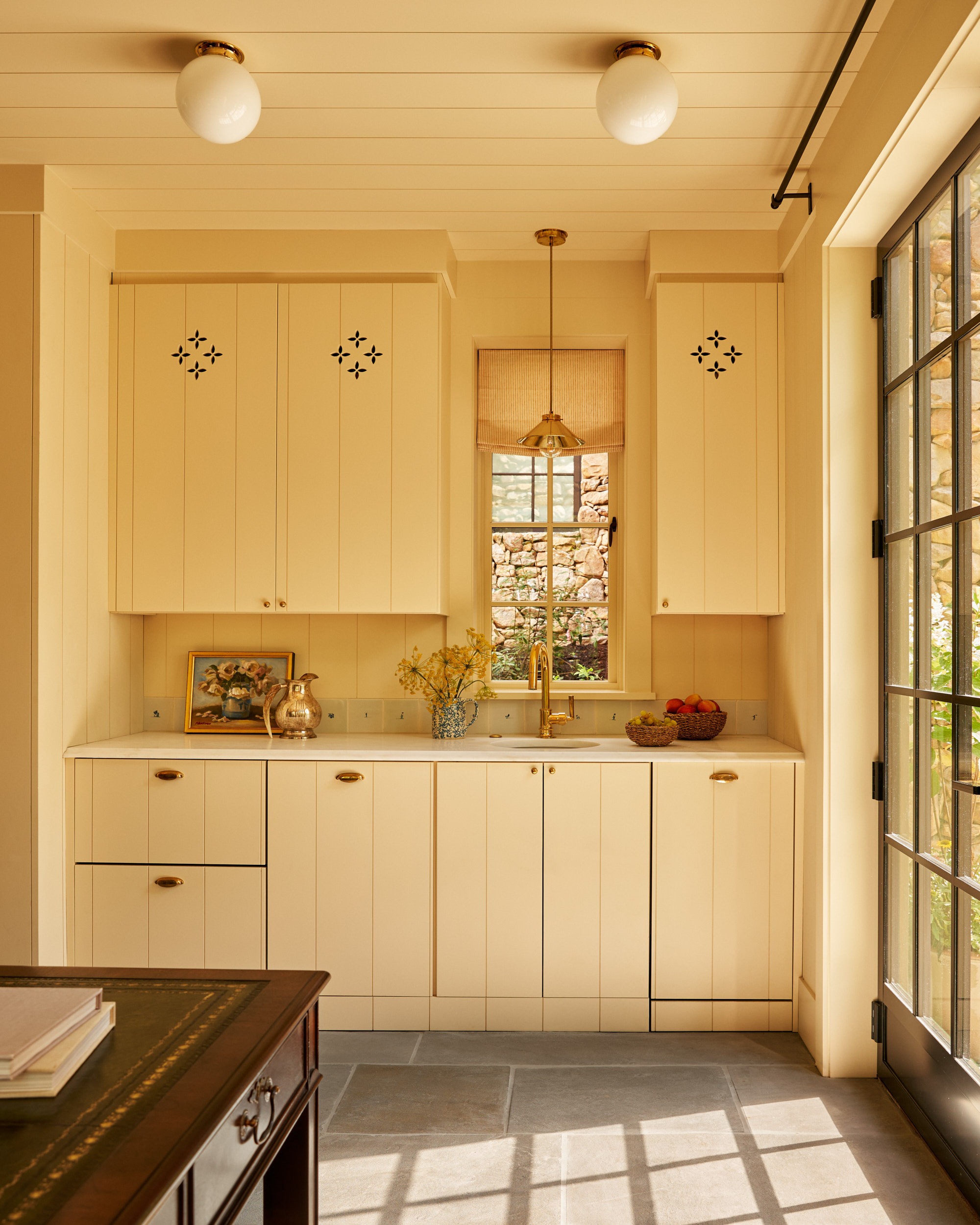 A kitchen painted in Farrow &amp;amp; Ball's Matchstick