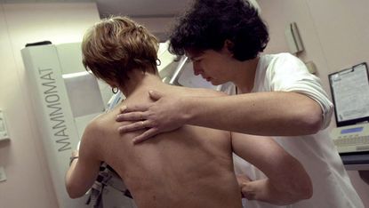  A nurse performs a mammography for the detection of breast cancer