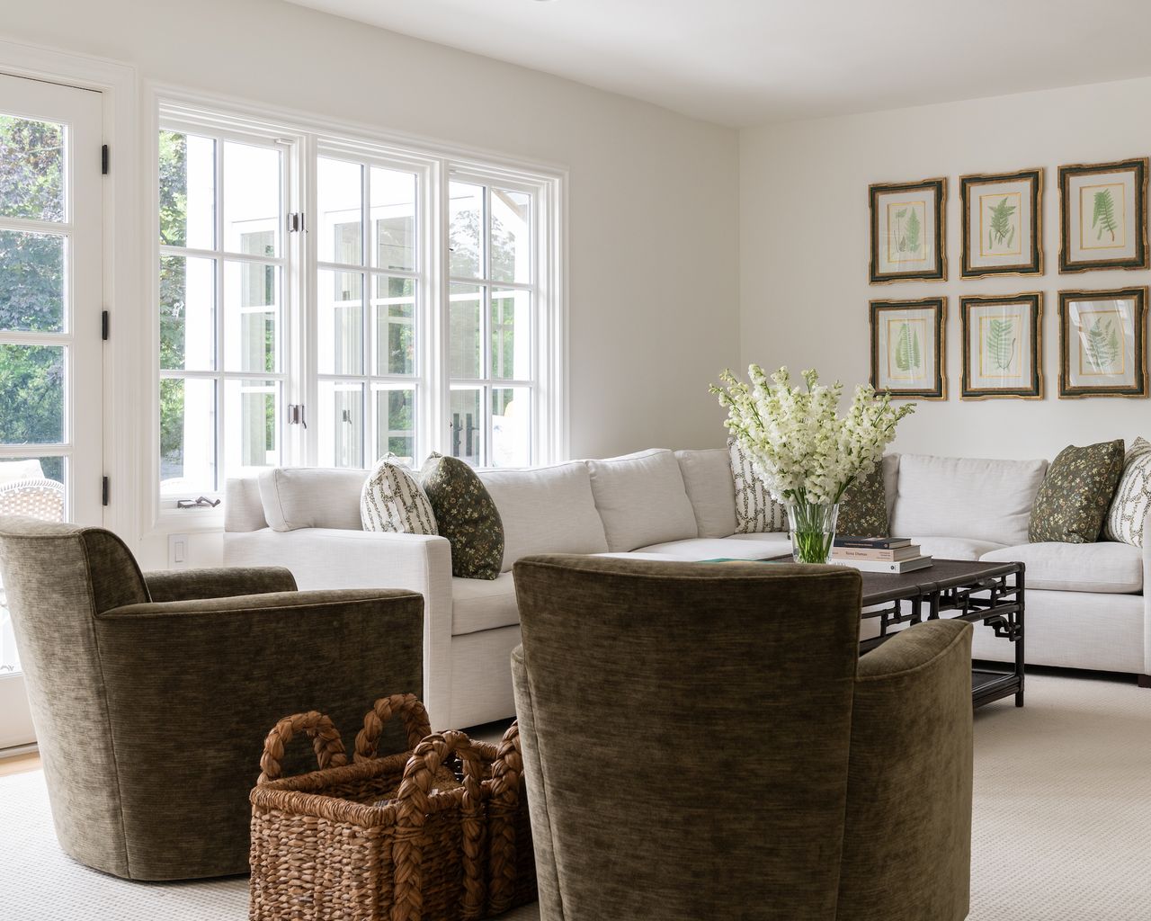 Do living room chairs need to match? | Homes and Gardens