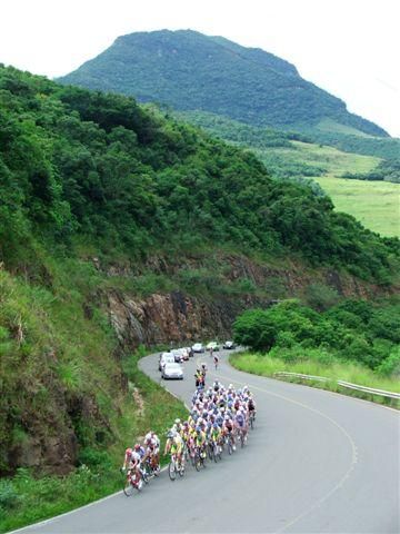 The peloton begins to climb