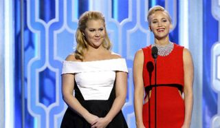 Jennifer Lawrence & Amy Schumer at the Golden Globes 2016