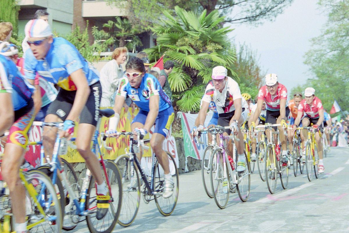 Axel Merckx supporting Museeuw from behind