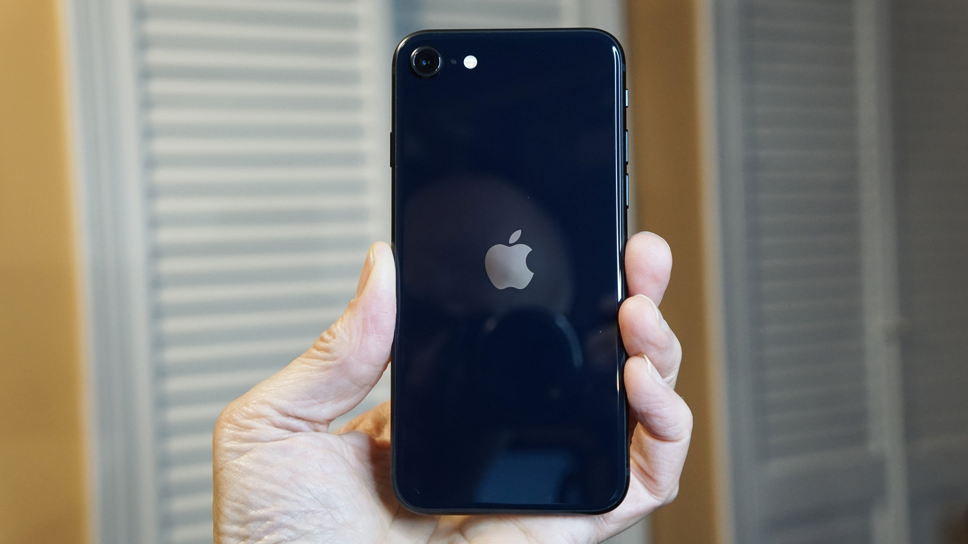 iphone-se-2022-review-techradar