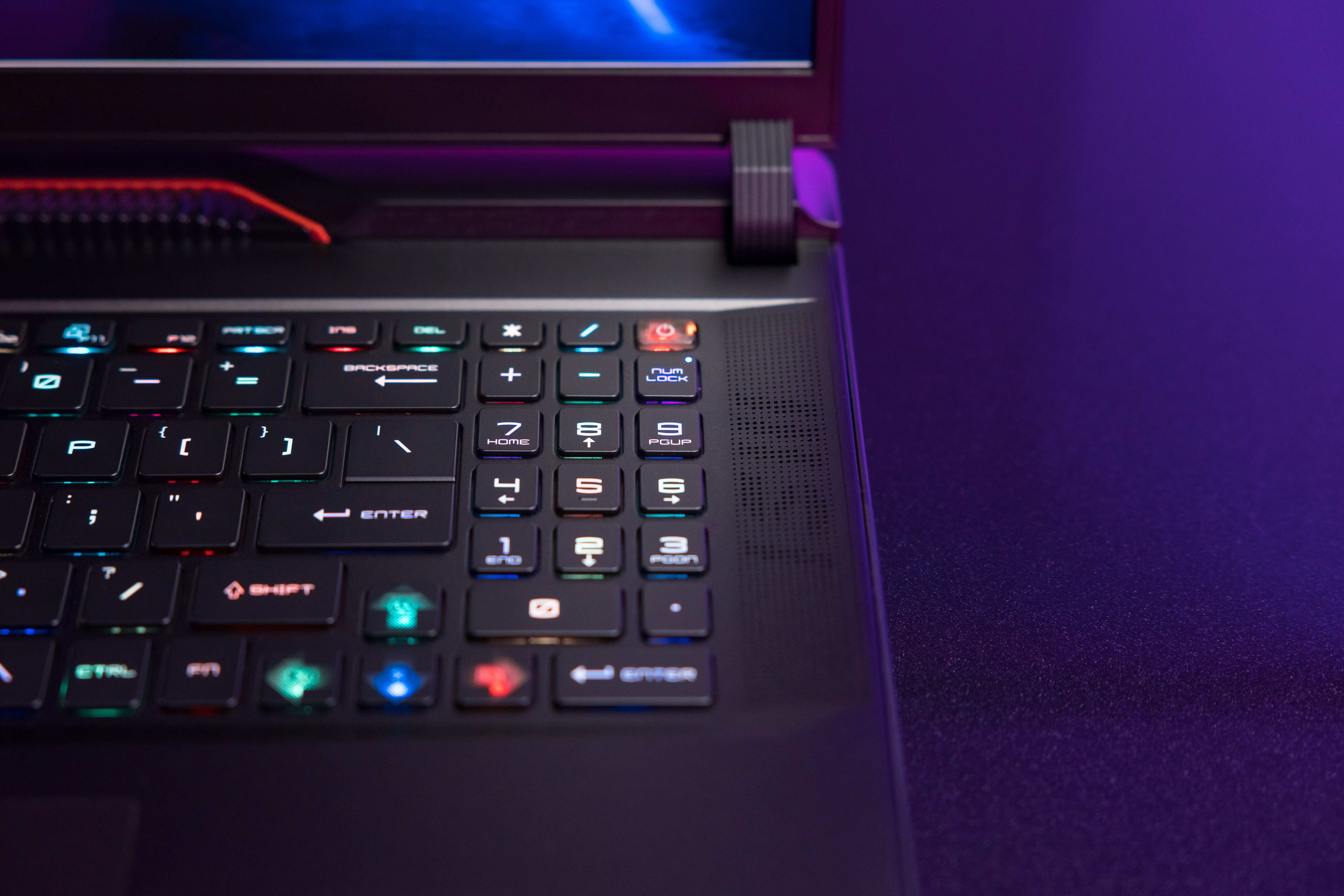 Teclado del MSI GE78HX por SteelSeries