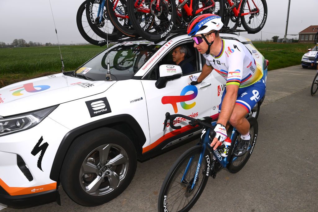 Peter Sagan at the TotalEnergies car during Gent-Wevelgem