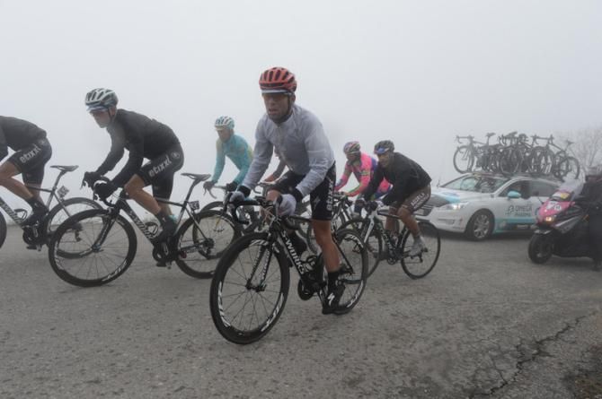 Mark Cavendish climbs the Jafferau with the help of Omega Pharma - Quck-Step teammates