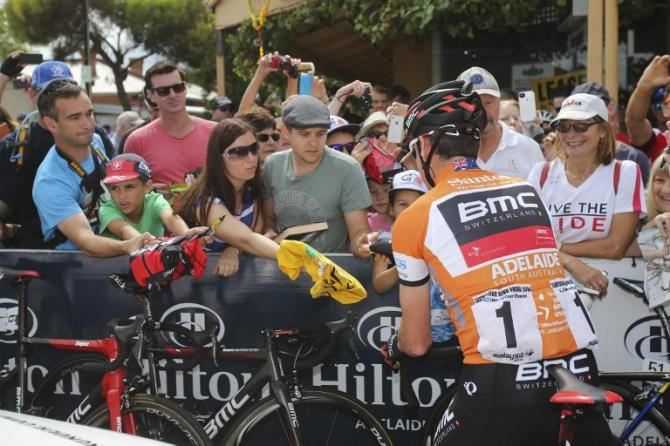 Cadel Evans (BMC) signs in for Stage 4