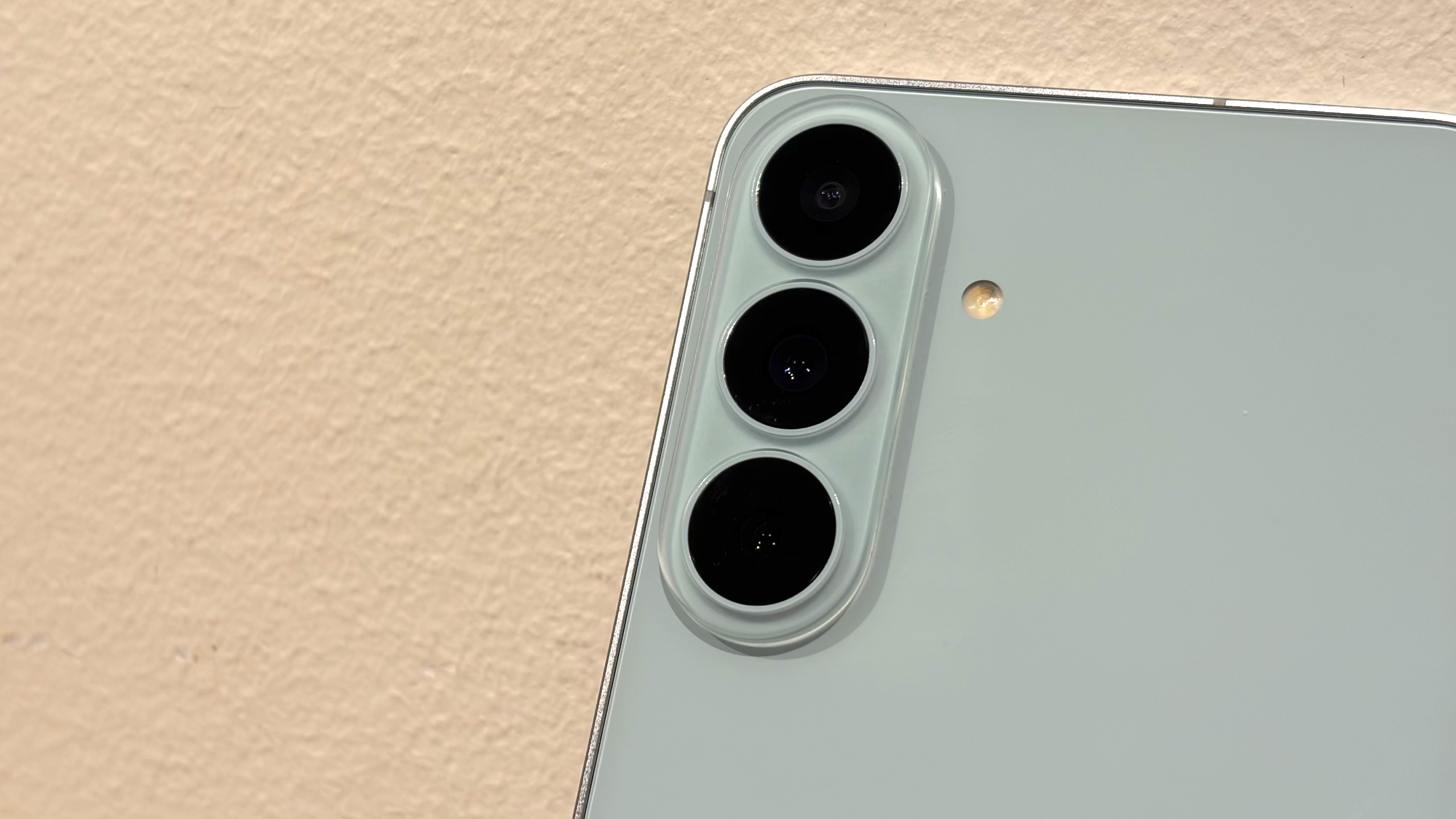 Samsung Galaxy S26 FE cameras
