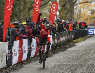 Michael van den Ham defends elite men's Canadian cyclo-cross title