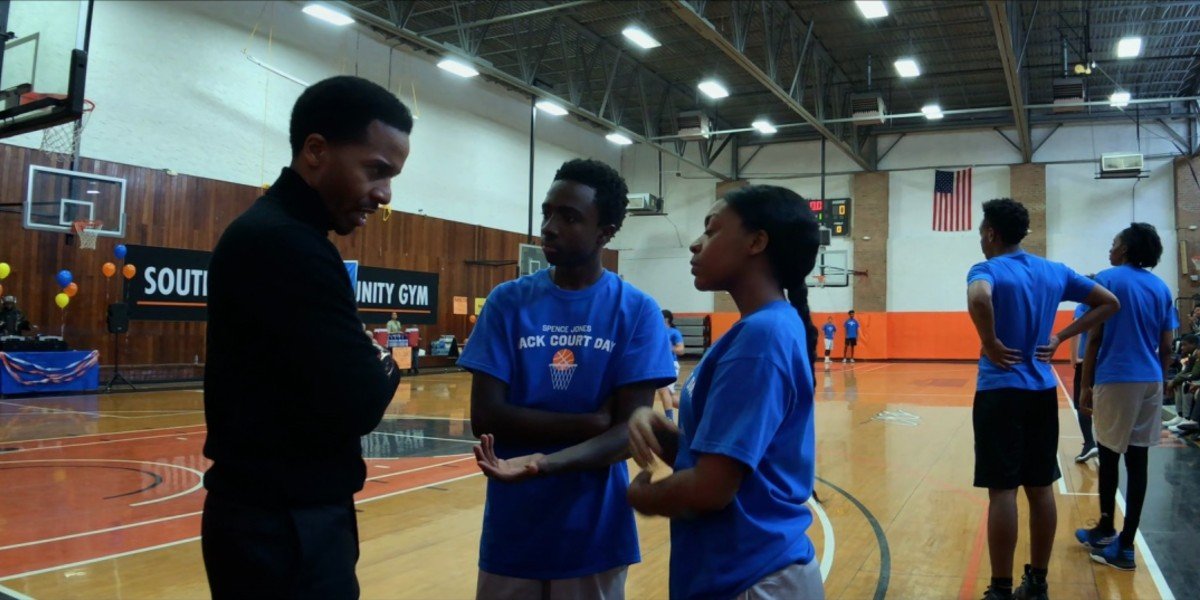 Andre Holland, Caleb McLaughlin - High Flying Bird