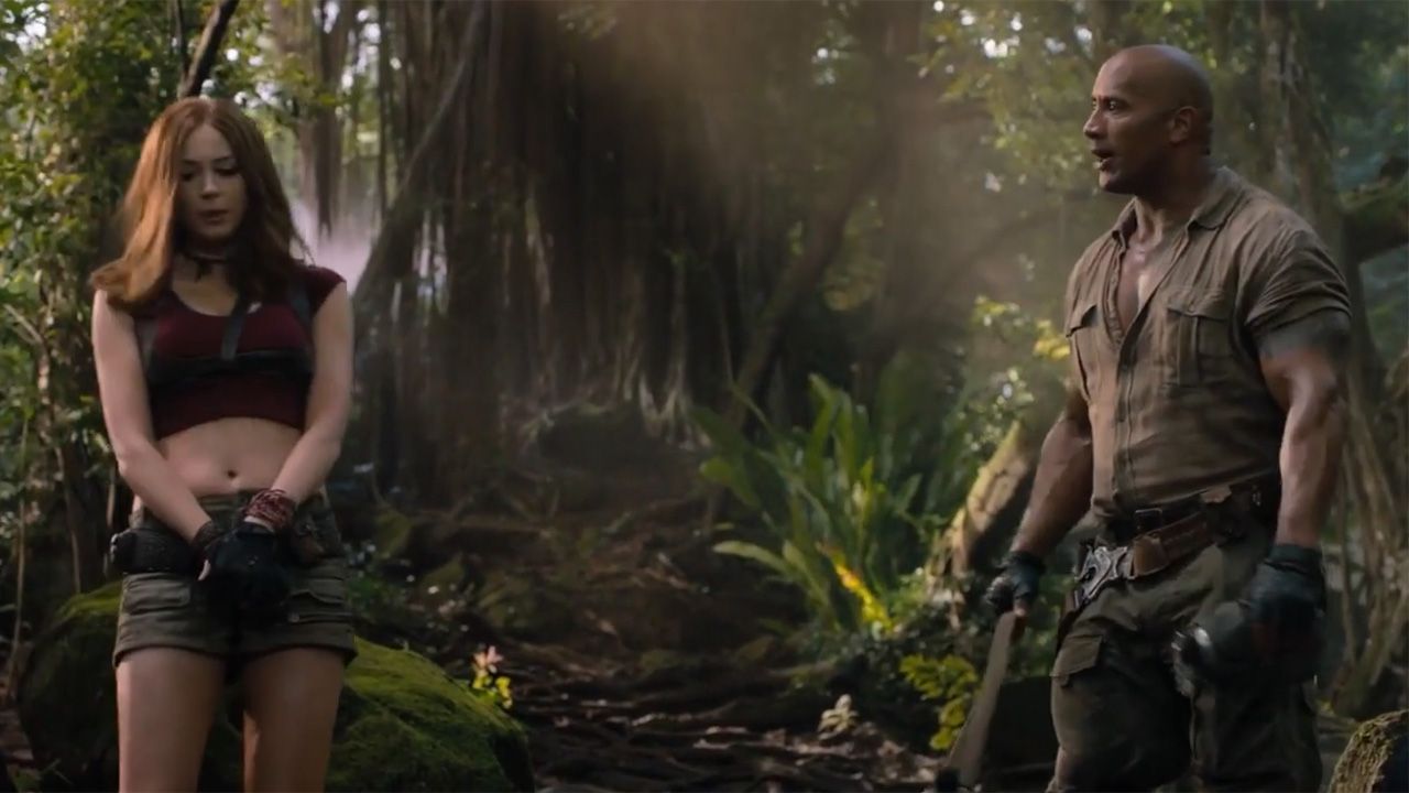 Karen Gillan met The Skinny: Wat doet de stuntdubbel van The Rock als hij downtime heeft op de Jumanji-set?