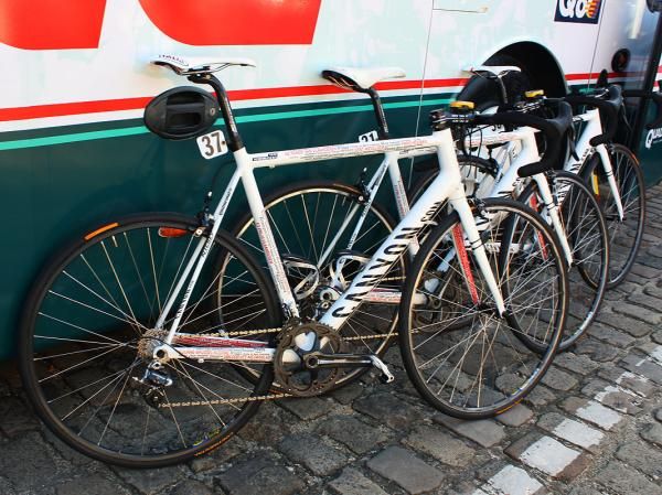 Omega Pharma-Lotto riders were using a mix of aluminum and carbon fiber frames.