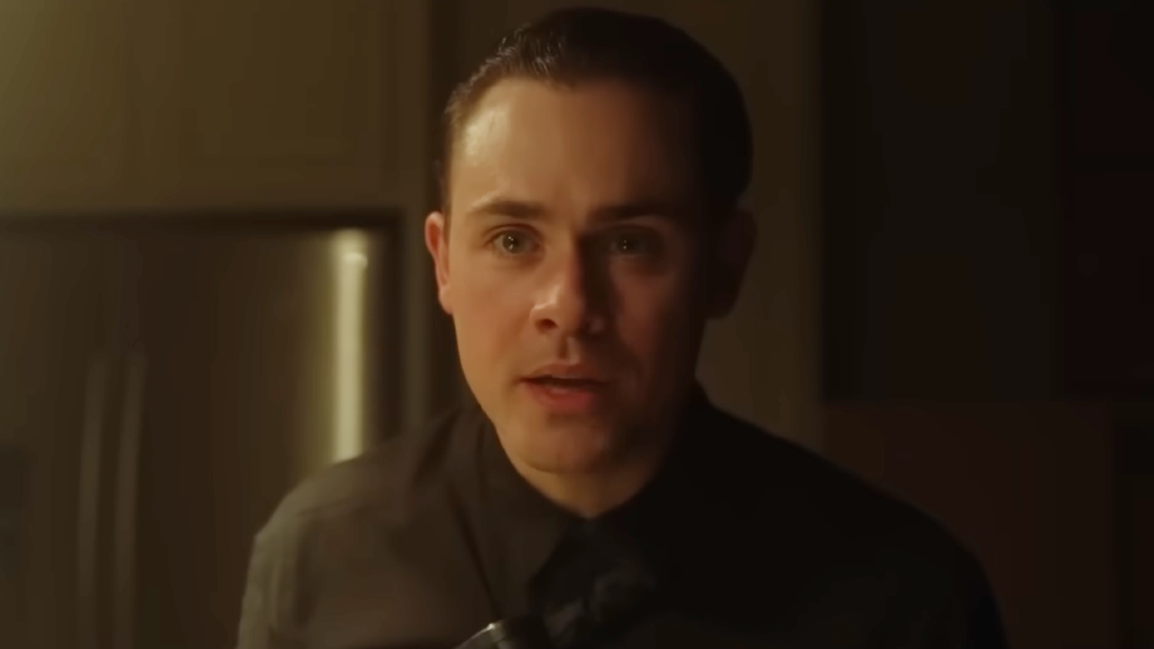 डेकर मॉन्टगोमेरी मृत्यूच्या चेहऱ्यावर