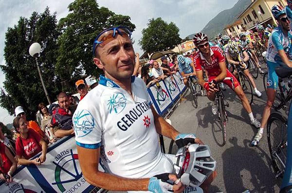 ProTour leader Davide Rebellin at the start of stage 10