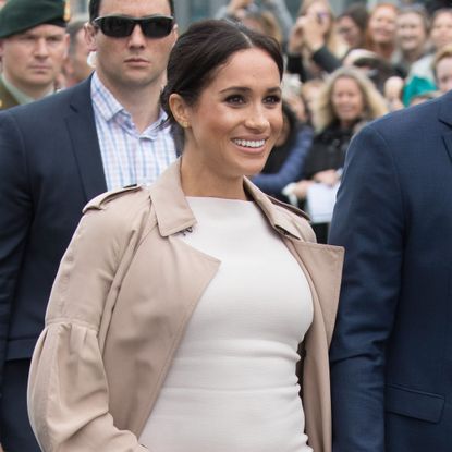 Dress, Fashion, Shoulder, Hairstyle, Eyewear, Suit, White-collar worker, Premiere, Formal wear, Haute couture, 