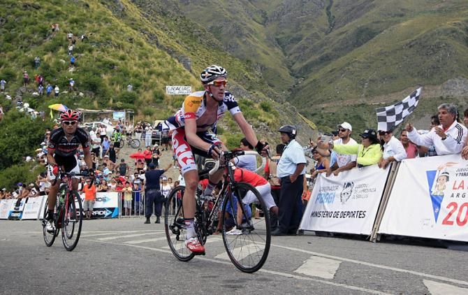 Jurgen Van Den Broeck (Lotto Belisol) leads Javier Acevedo (Jamis-Hagens Berman) across the finish line.