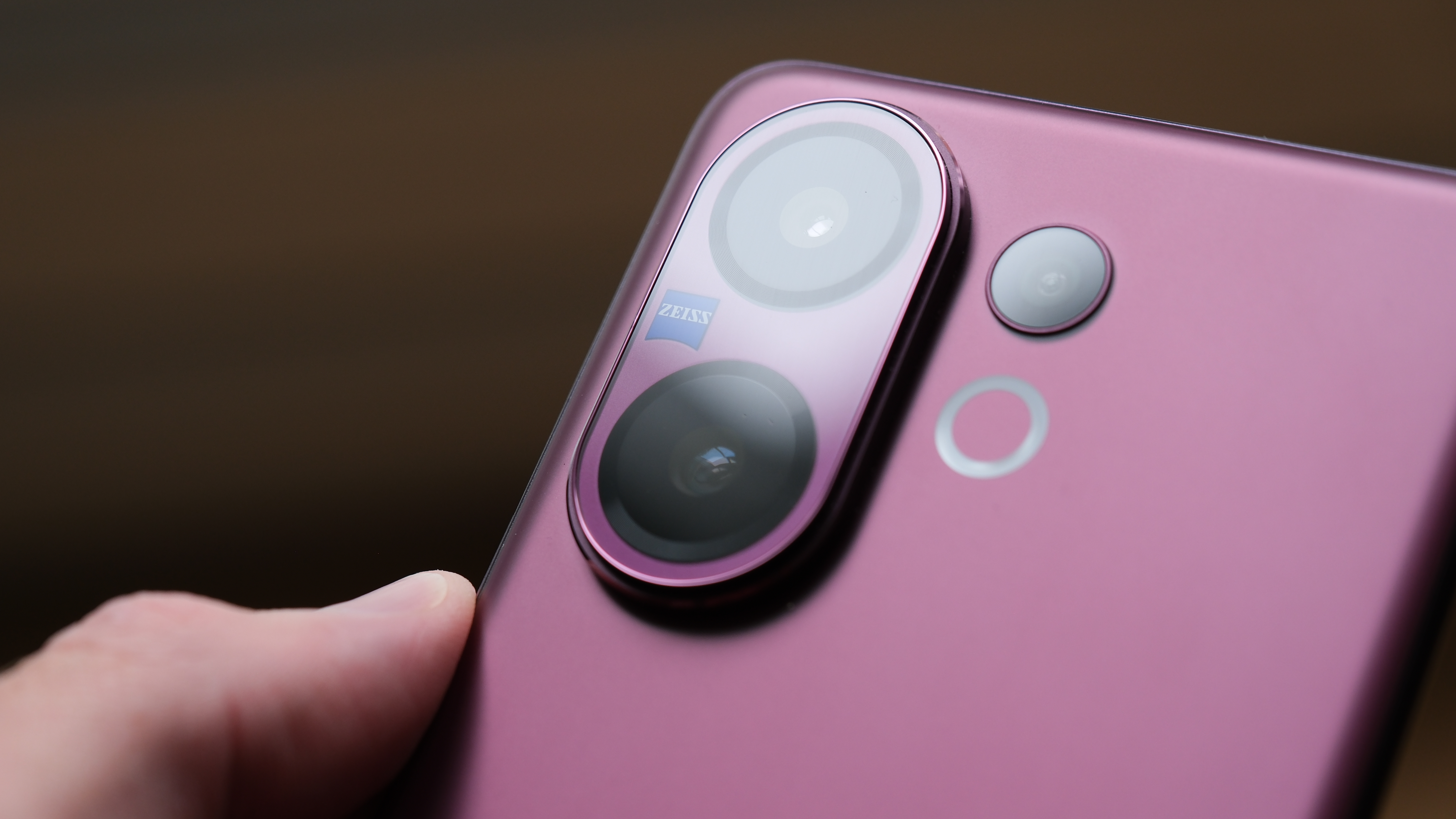Close of the cameras on a Vivo V60 phone held in a hand