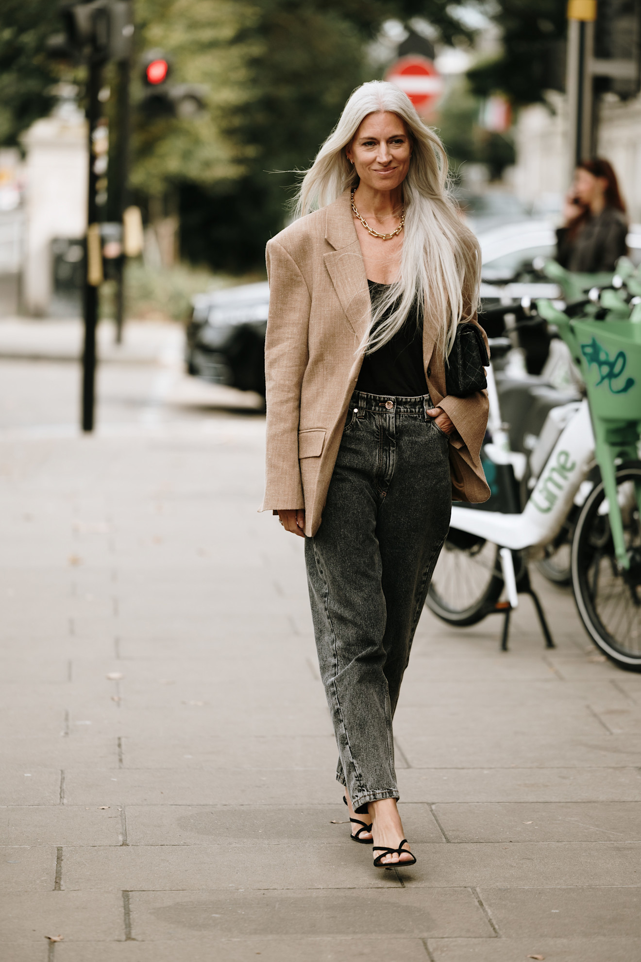 woman wearing barrel jeans, blazer, and sandals