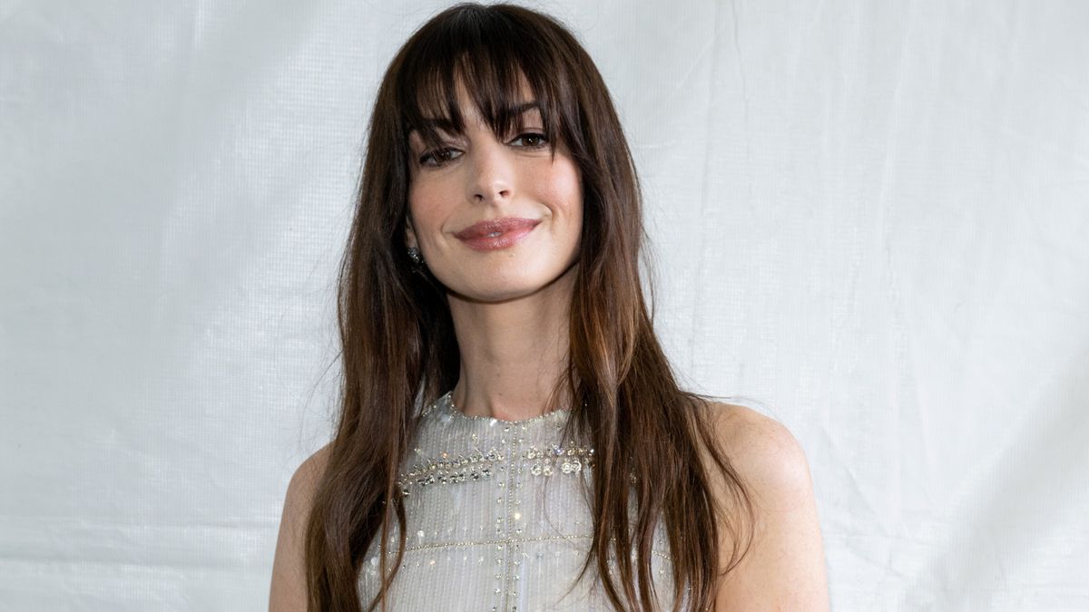 Anne Hathaway's entryway layout is trending for 2025 Homes & Gardens