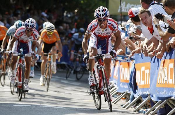 Joaqu&iacute;m Rodr&iacute;guez (Katusha) pursues Philippe Gilbert.